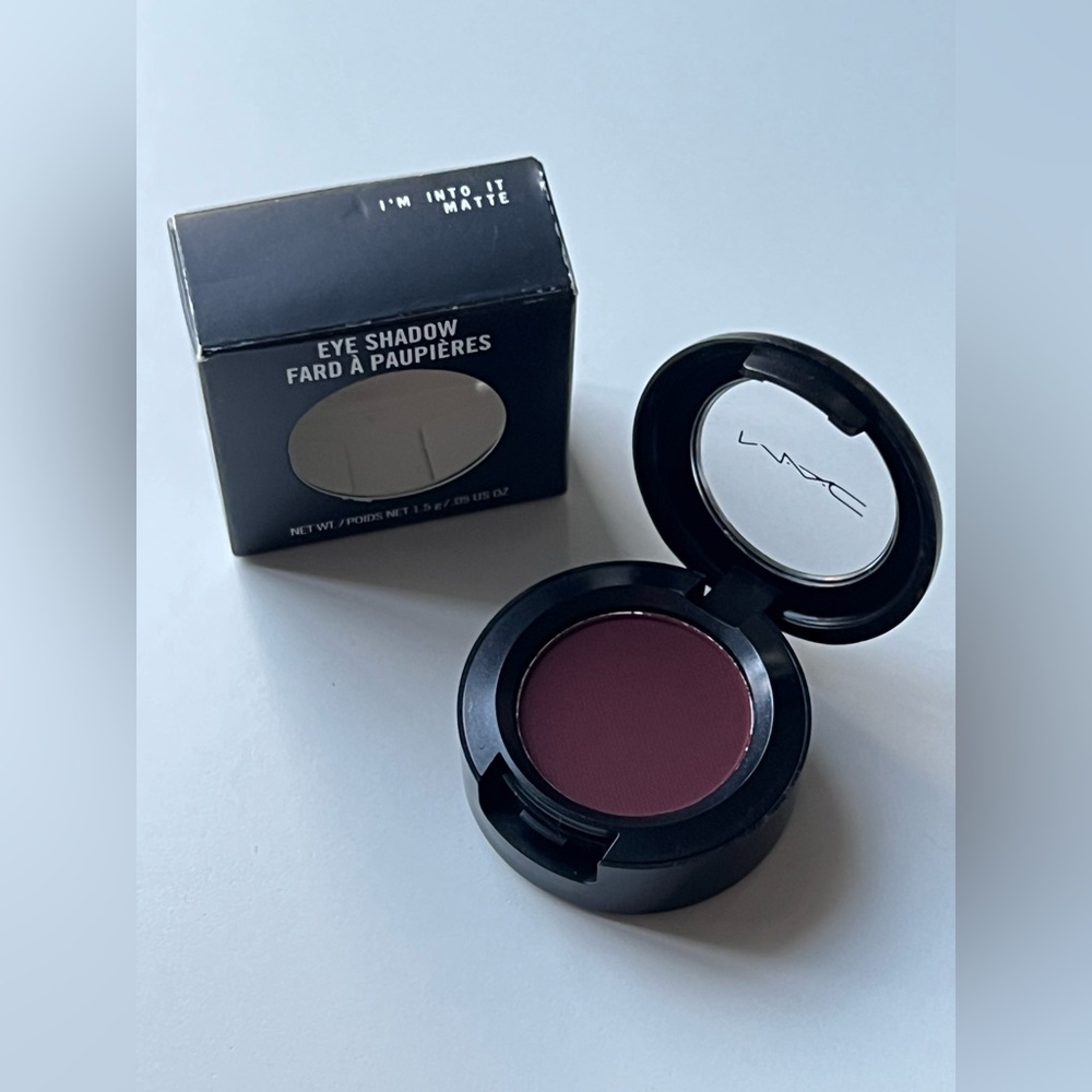MAC Cosmetics dazzleshadow in shade “I’m into it”